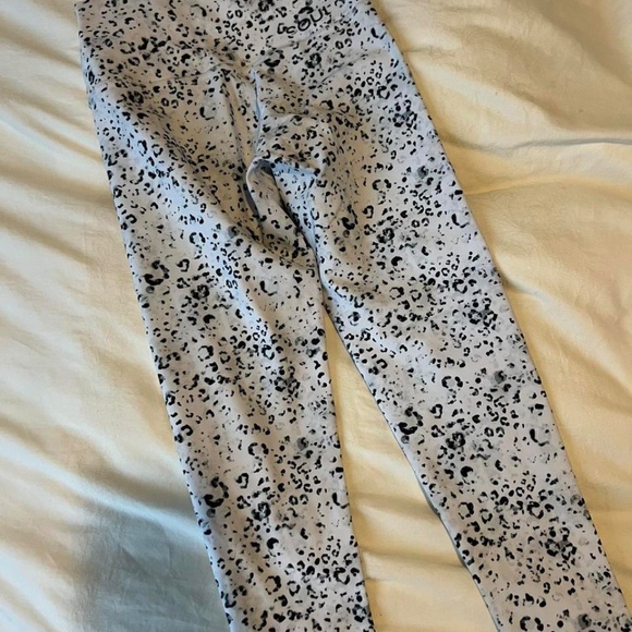 SoulCycle Snow Leopard Workout Set - Picture 3 of 4